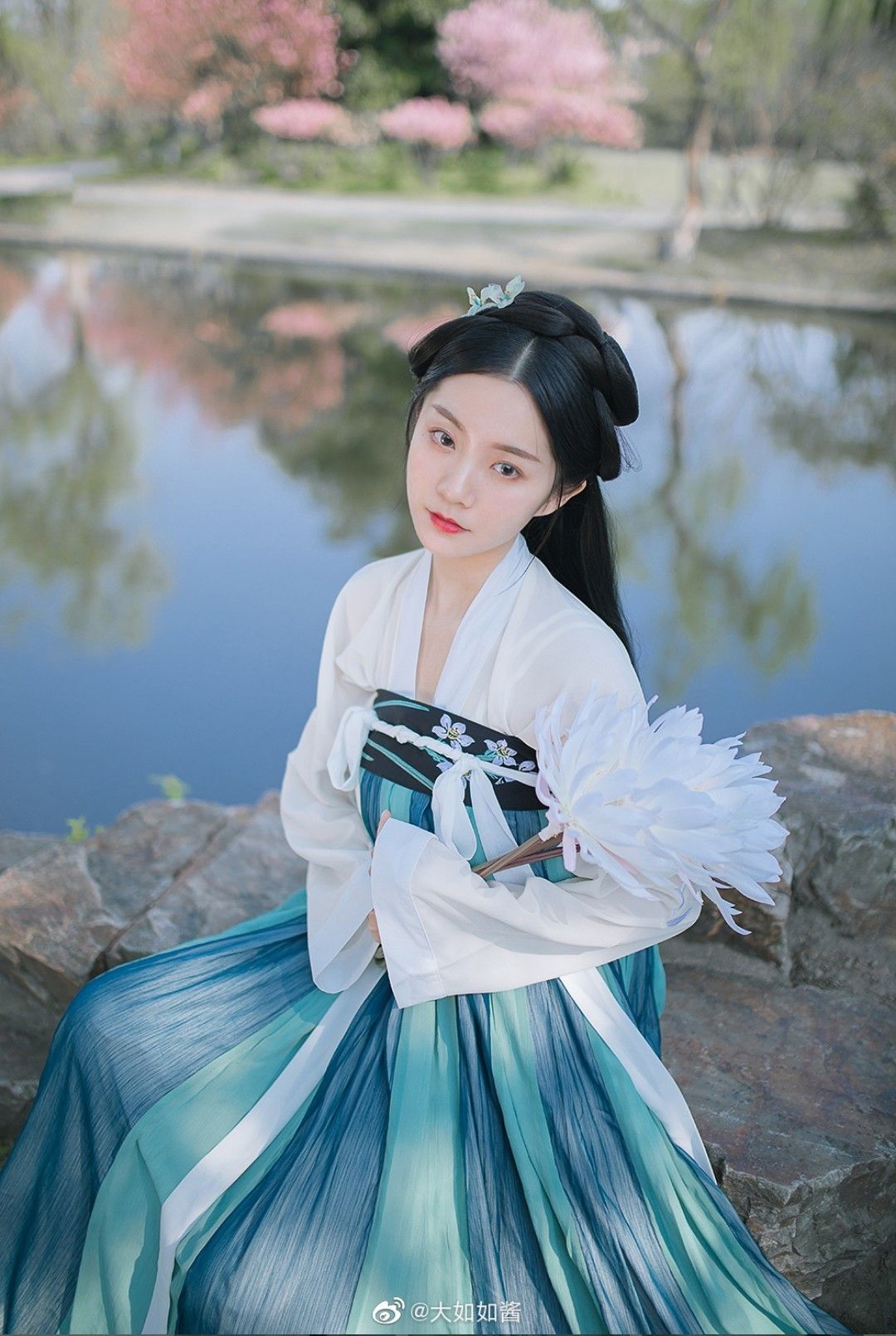 New Chinese Chic:The Blend of Traditional Elegance in a Modern Shirt-Skirt Ensemble New Chinese Chic:The Blend of Traditional Elegance in a Modern Shirt-Skirt Ensemble