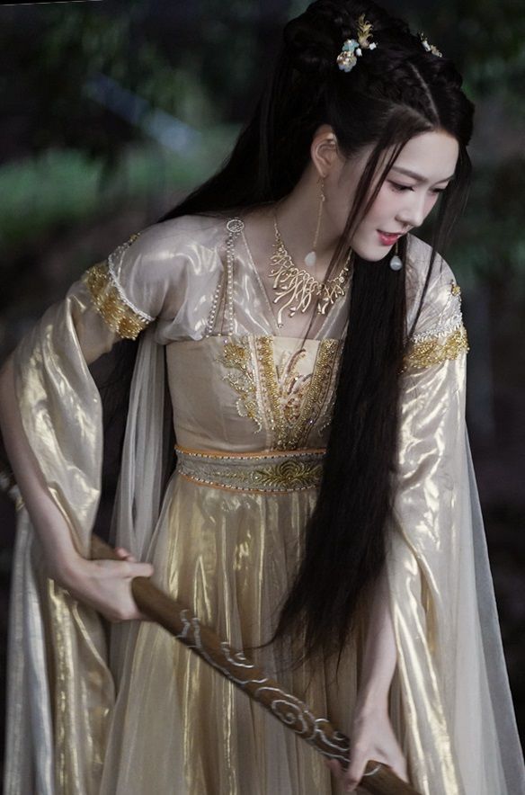 Embracing Traditional Elegance:The Evolution of Qipao among Young Fashion-Forward Girls