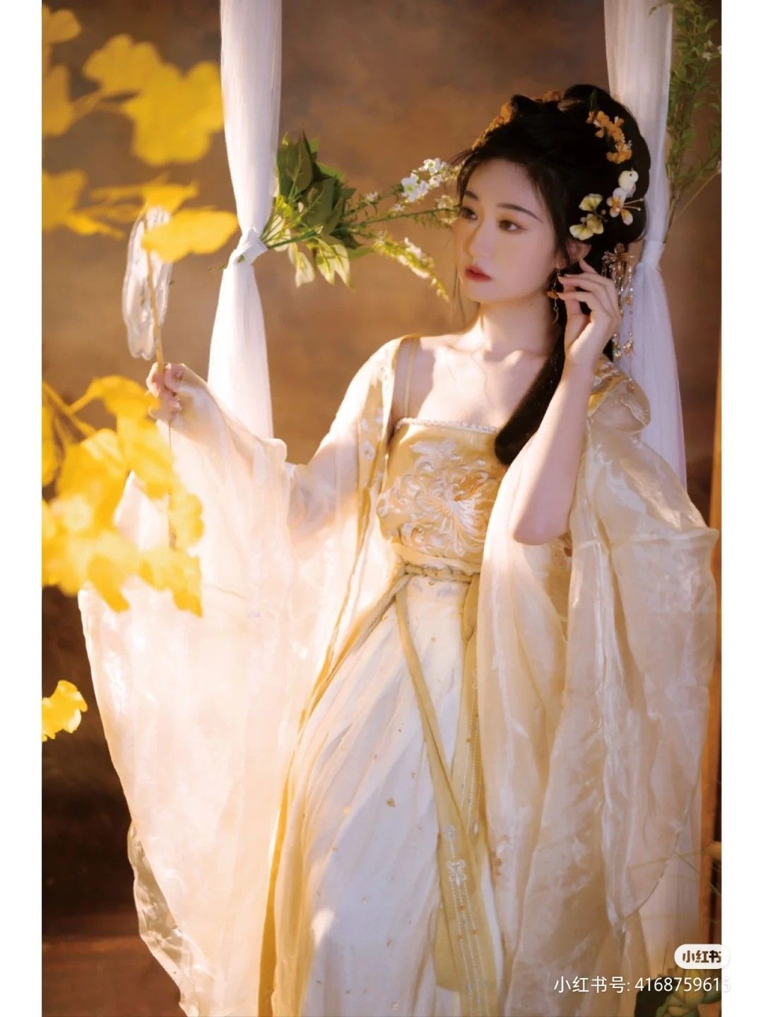 A Glamor of Black Silk Velvet Cheongsam with Short Sleeves A Glamor of Black Silk Velvet Cheongsam with Short Sleeves