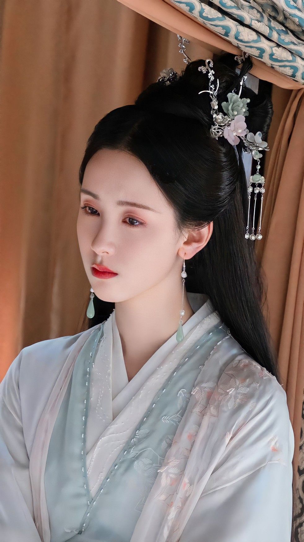 Luo Zhixus Original Hanfu:Unveiling the Splendor of Traditional Chinese Fashion