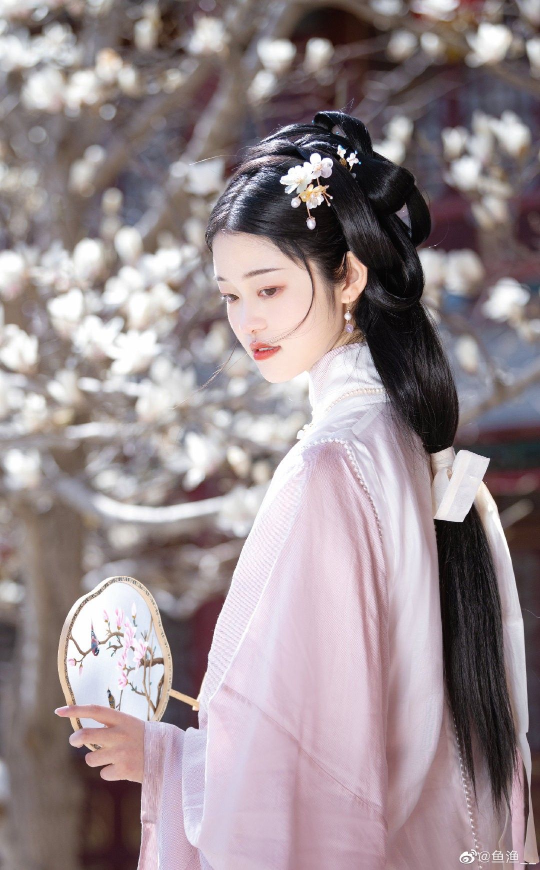 The Enchantment of a Pink Lace Cheongsam Skirt The Enchantment of a Pink Lace Cheongsam Skirt