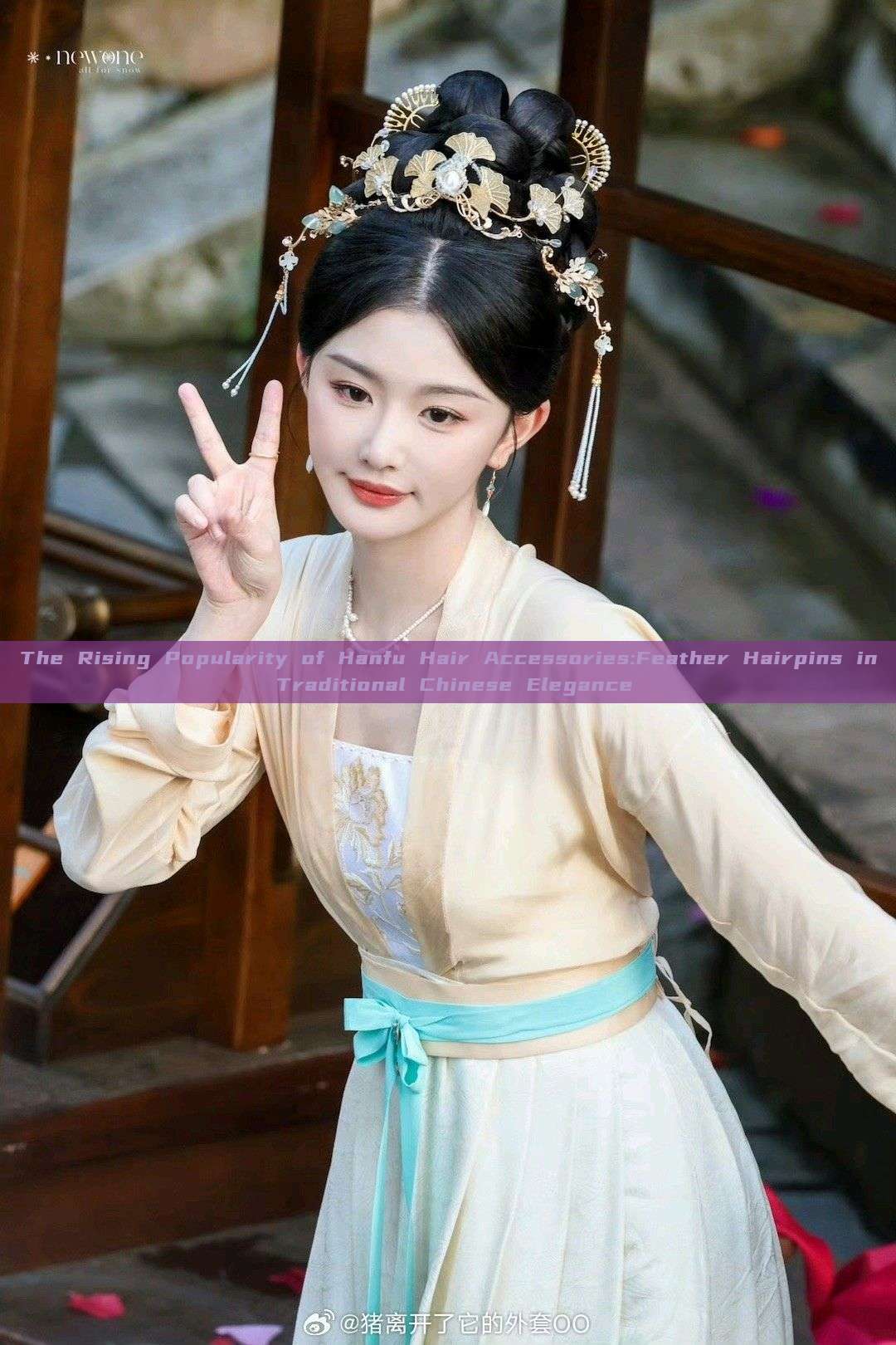 The Rising Popularity of Hanfu Hair Accessories:Feather Hairpins in Traditional Chinese Elegance The Rising Popularity of Hanfu Hair Accessories:Feather Hairpins in Traditional Chinese Elegance