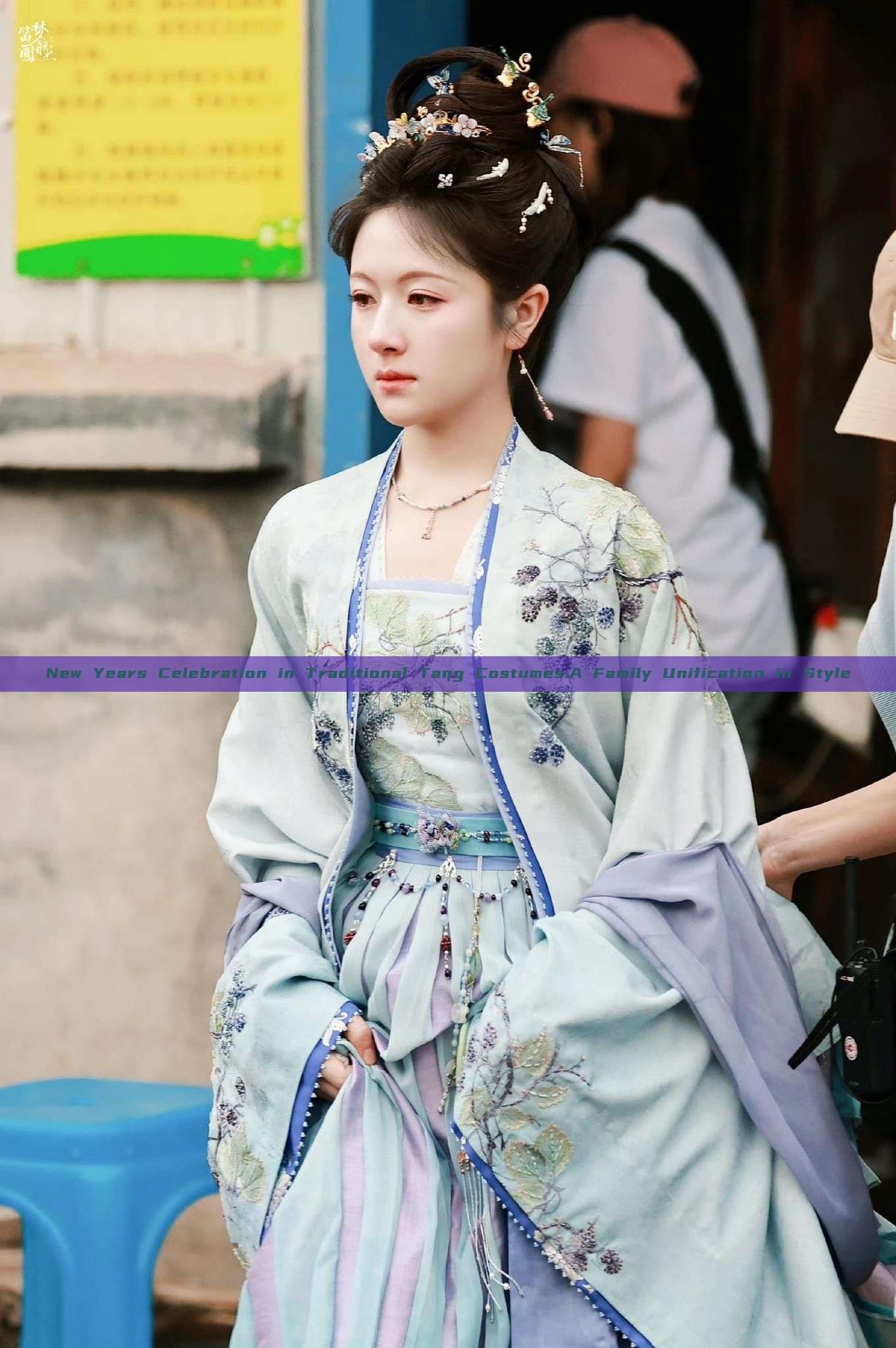 New Years Celebration in Traditional Tang Costumes:A Family Unification in Style New Years Celebration in Traditional Tang Costumes:A Family Unification in Style