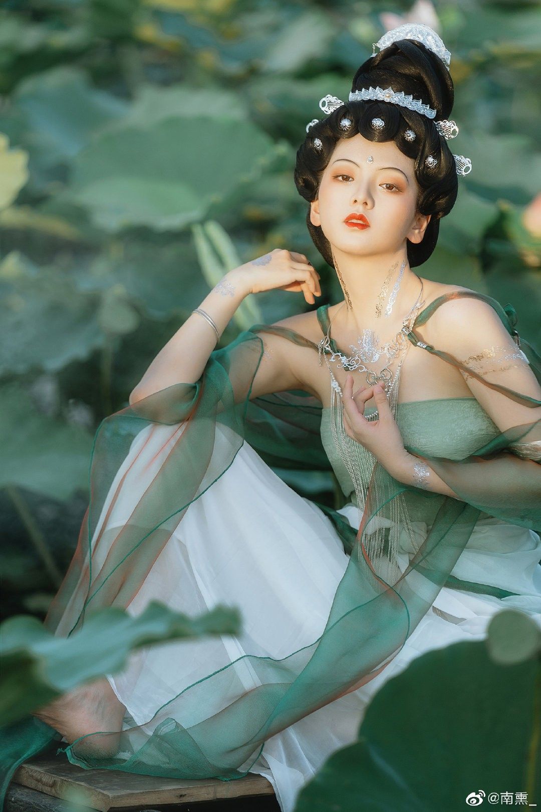 The Splendor of Tang-Style Cheongsam:A Cultural Journey Through Time The Splendor of Tang-Style Cheongsam:A Cultural Journey Through Time