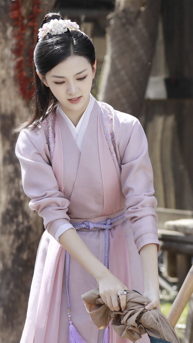 The Long Cheongsam:A Tale of Chinese Style in the Republic Era The Long Cheongsam:A Tale of Chinese Style in the Republic Era