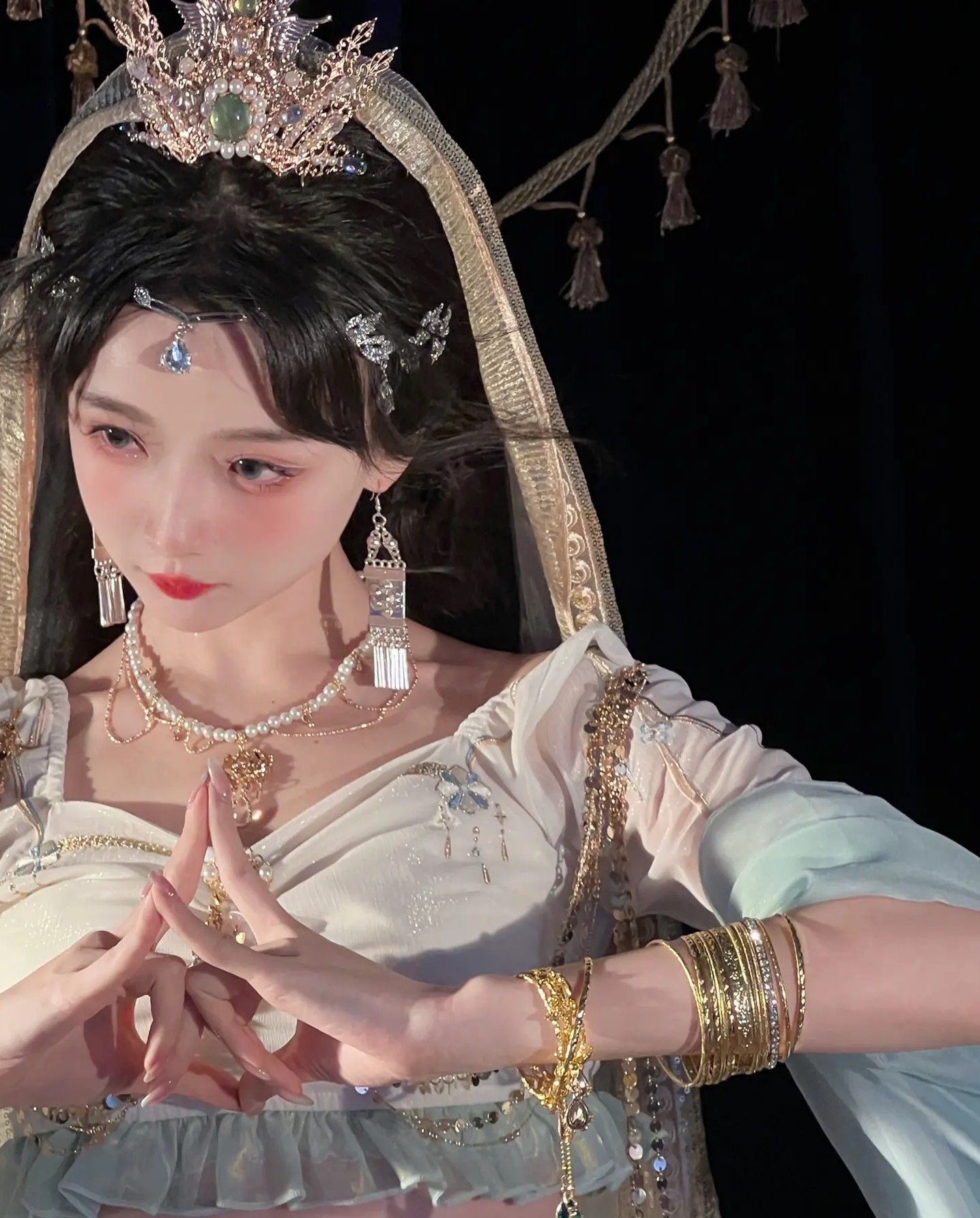 Blue-Hue Hanfu Headdress:A Study of Ancient Chinese Headwear with a Blue Theme