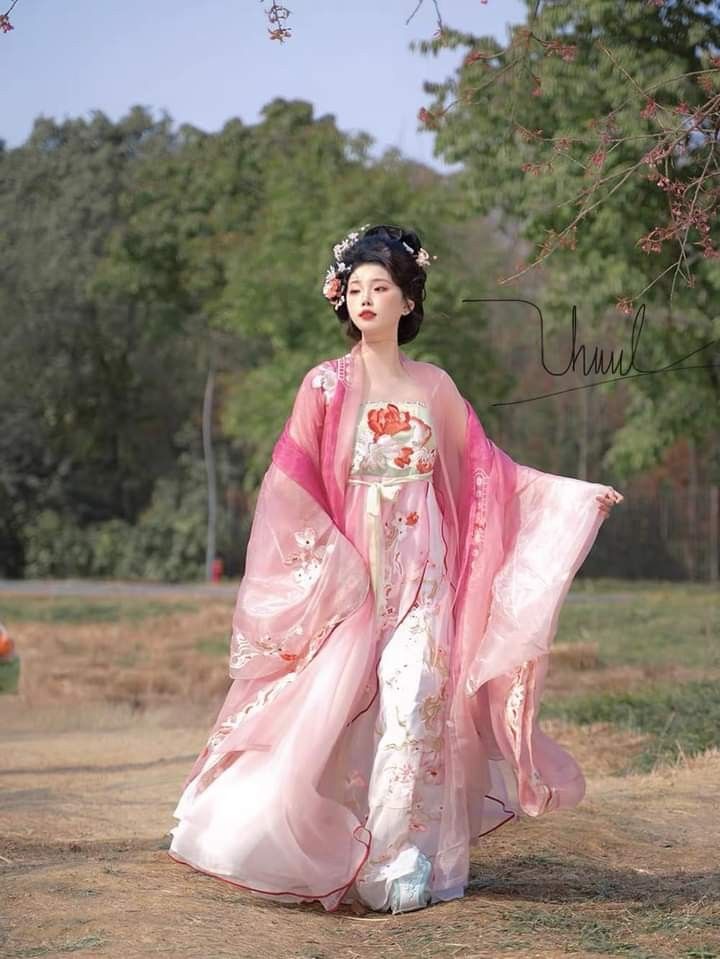 The Revival of Zhimo Cheongsam:The Blend of Traditional Elegance and Modern Charm The Revival of Zhimo Cheongsam:The Blend of Traditional Elegance and Modern Charm