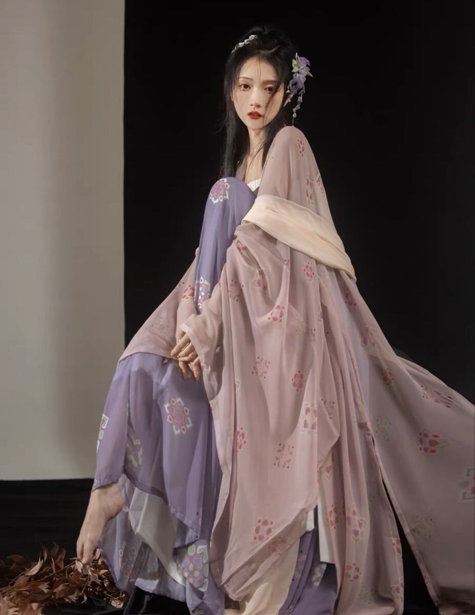 Embracing the New Sino-Chic:Girls Cheongsam Fashion in Modern Times