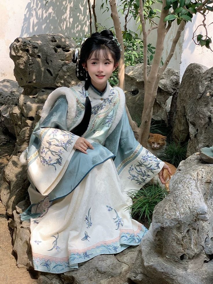 The Bridal Gown:Traditional Chinese Elegance in a Modern Era The Bridal Gown:Traditional Chinese Elegance in a Modern Era