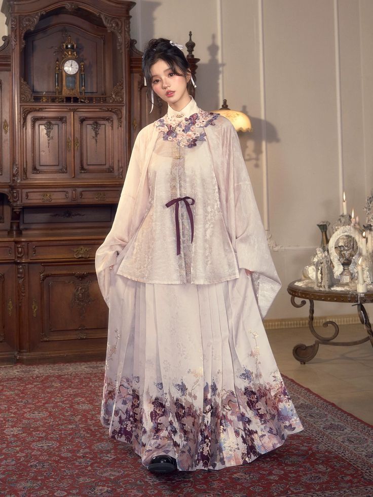 The Charm of Cheongsam Women:Embracing Traditional Chinese Style in Short Retro Qipao