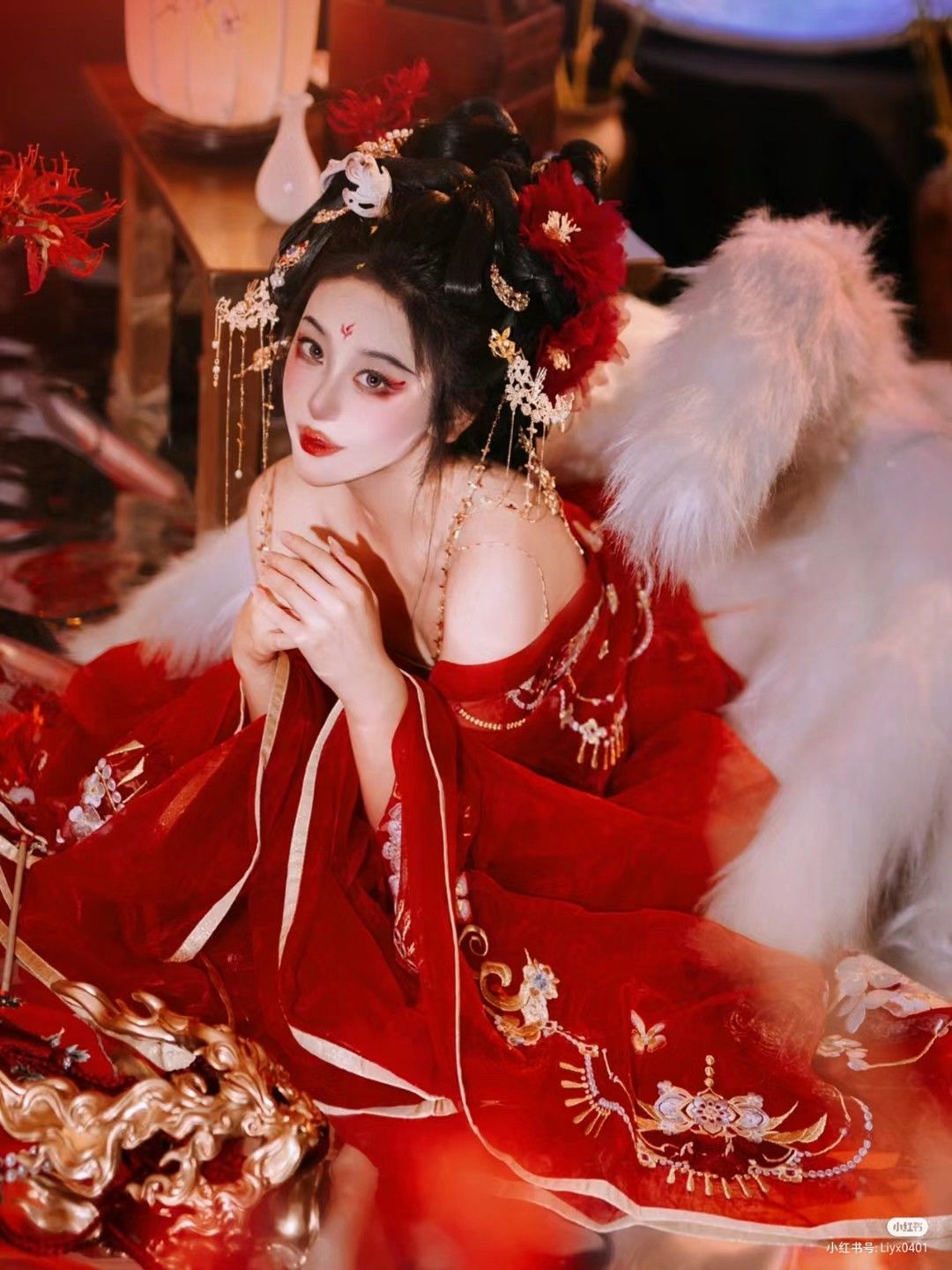 Dance Attire:The Neck-Hanging Cheongsam as a Blend of Tradition and Modernity Dance Attire:The Neck-Hanging Cheongsam as a Blend of Tradition and Modernity