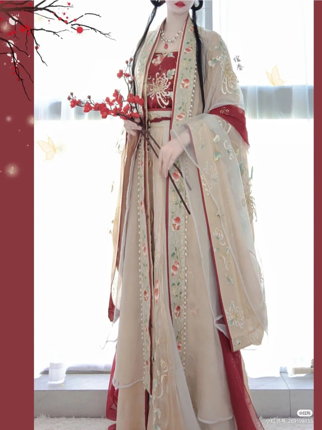 The Splendor of Yu-Dis Style:A Journey into the World of Hanfu Fashion The Splendor of Yu-Dis Style:A Journey into the World of Hanfu Fashion