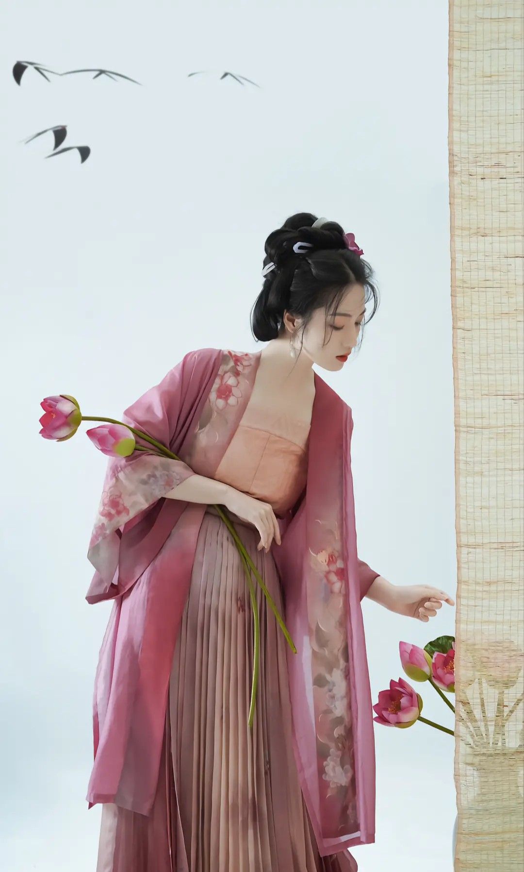 The Enigma of Cheongsam Petticoats and Pearl Adornments:A Cultural Exploration The Enigma of Cheongsam Petticoats and Pearl Adornments:A Cultural Exploration