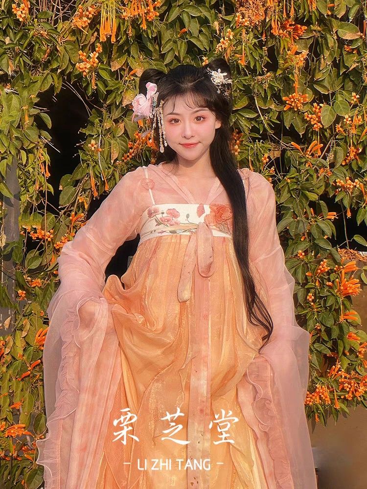 Charming Cheongsam Styles for Petite Women in 2025 Charming Cheongsam Styles for Petite Women in 2025