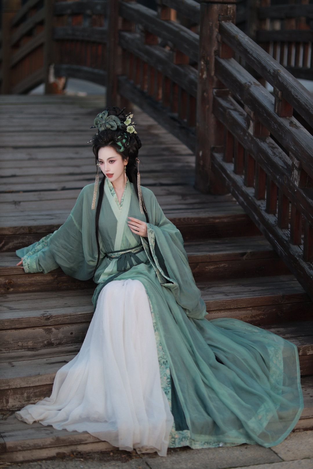 Reimagining the Cheongsam:Embracing Modernity in the Youthful Qipao Reimagining the Cheongsam:Embracing Modernity in the Youthful Qipao