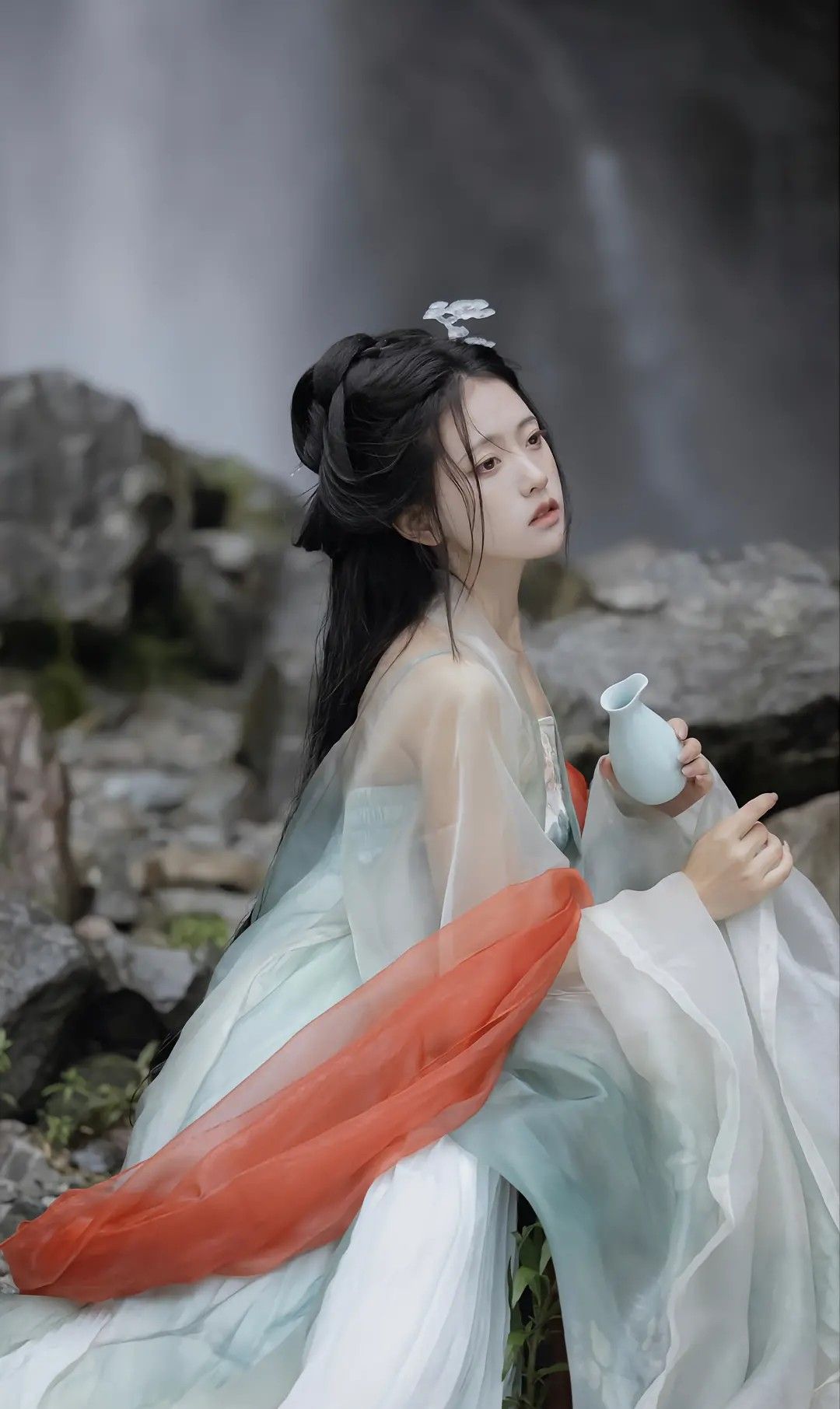 Cherry Blossom Dance in Traditional Hanfu:The Enchantment of the Flowing Sakura