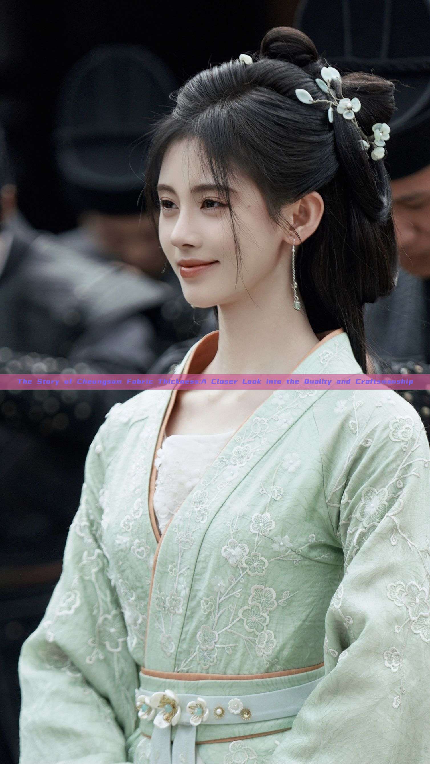 The Story of Cheongsam Fabric Thickness:A Closer Look into the Quality and Craftsmanship