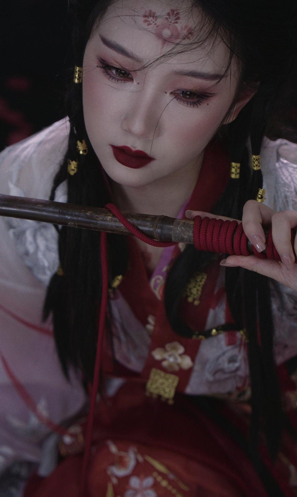 Ethereal Beauty in Traditional Tang and Hanfu Costumes for Women Ethereal Beauty in Traditional Tang and Hanfu Costumes for Women
