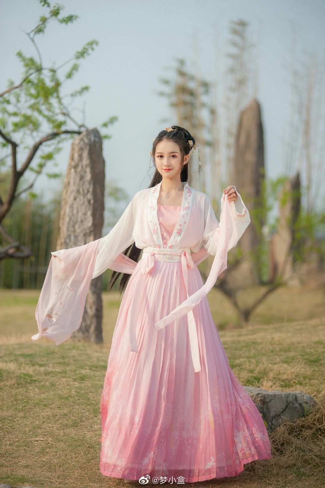 Summer Brightness with Budget-Friendly Authentic Hanfu in a Price of Cabbage