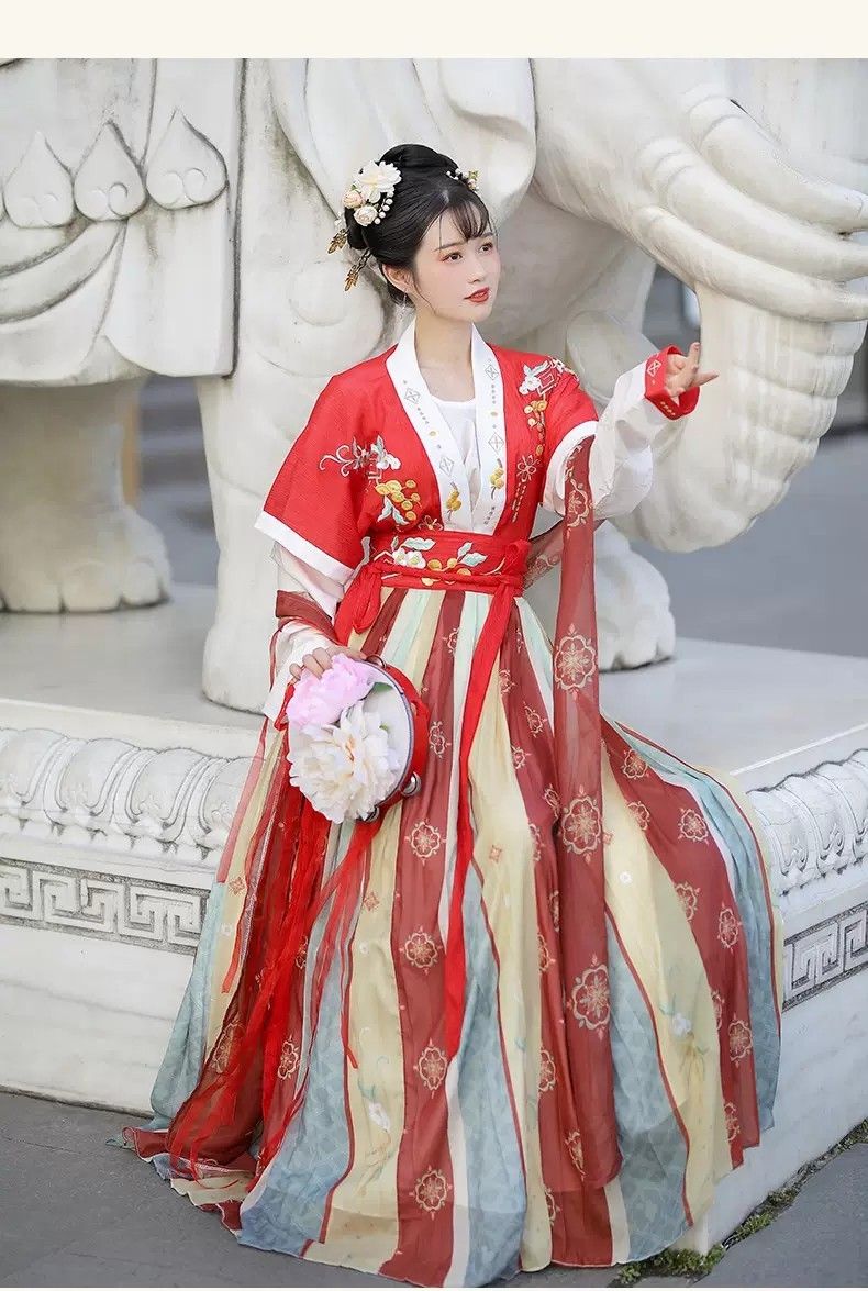Winter Girls Traditional Chinese Hanfu Costumes:A Guide to Ancient Elegance