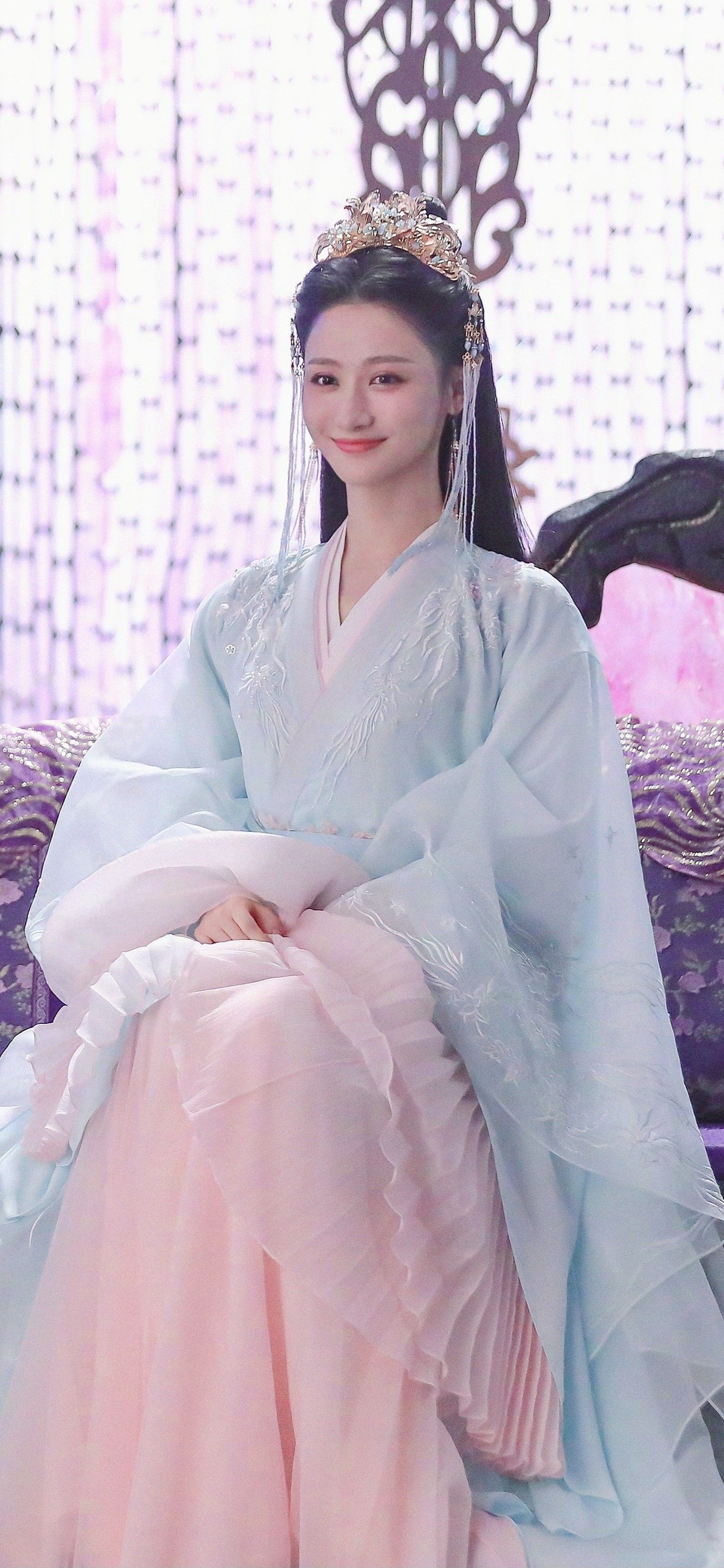 Enchanting Women in Ancient Hanfu:A Glimpse into the Fairy-like World of Traditional Chinese Dress Enchanting Women in Ancient Hanfu:A Glimpse into the Fairy-like World of Traditional Chinese Dress