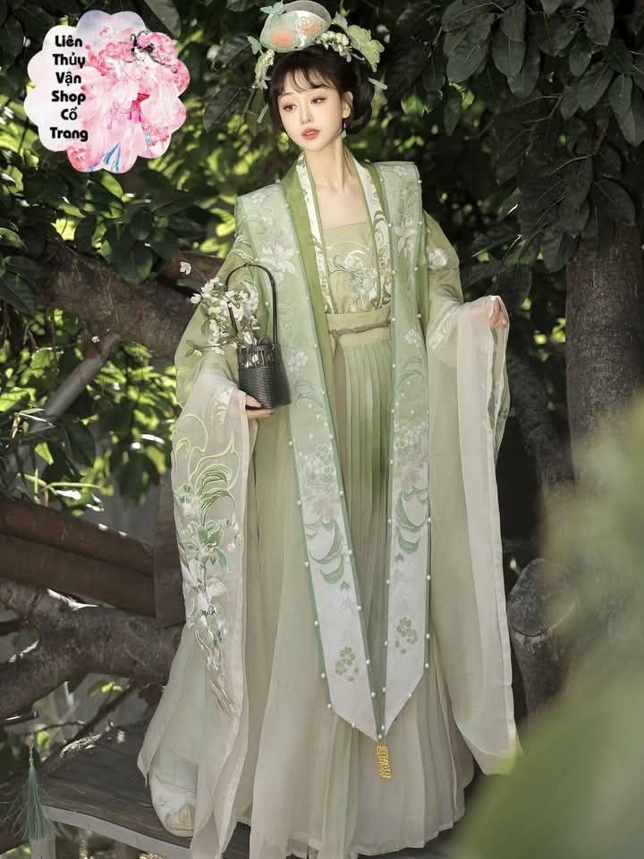 Children in Traditional明治汉服，传承与时尚的结合