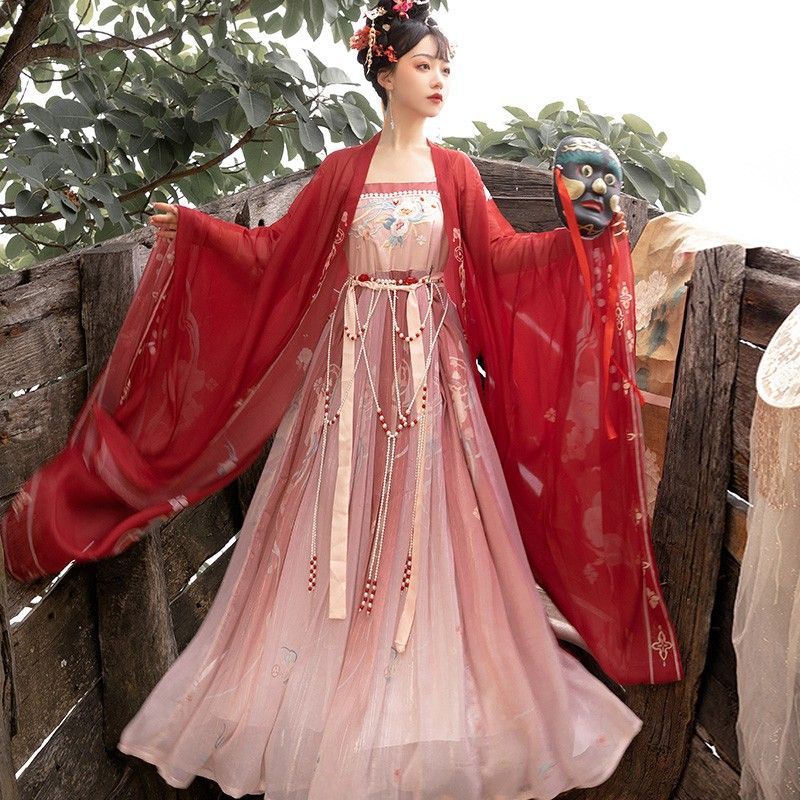 The Evolution of Cheongsam:Modern Long-Style Dress with a Traditional Twist The Evolution of Cheongsam:Modern Long-Style Dress with a Traditional Twist