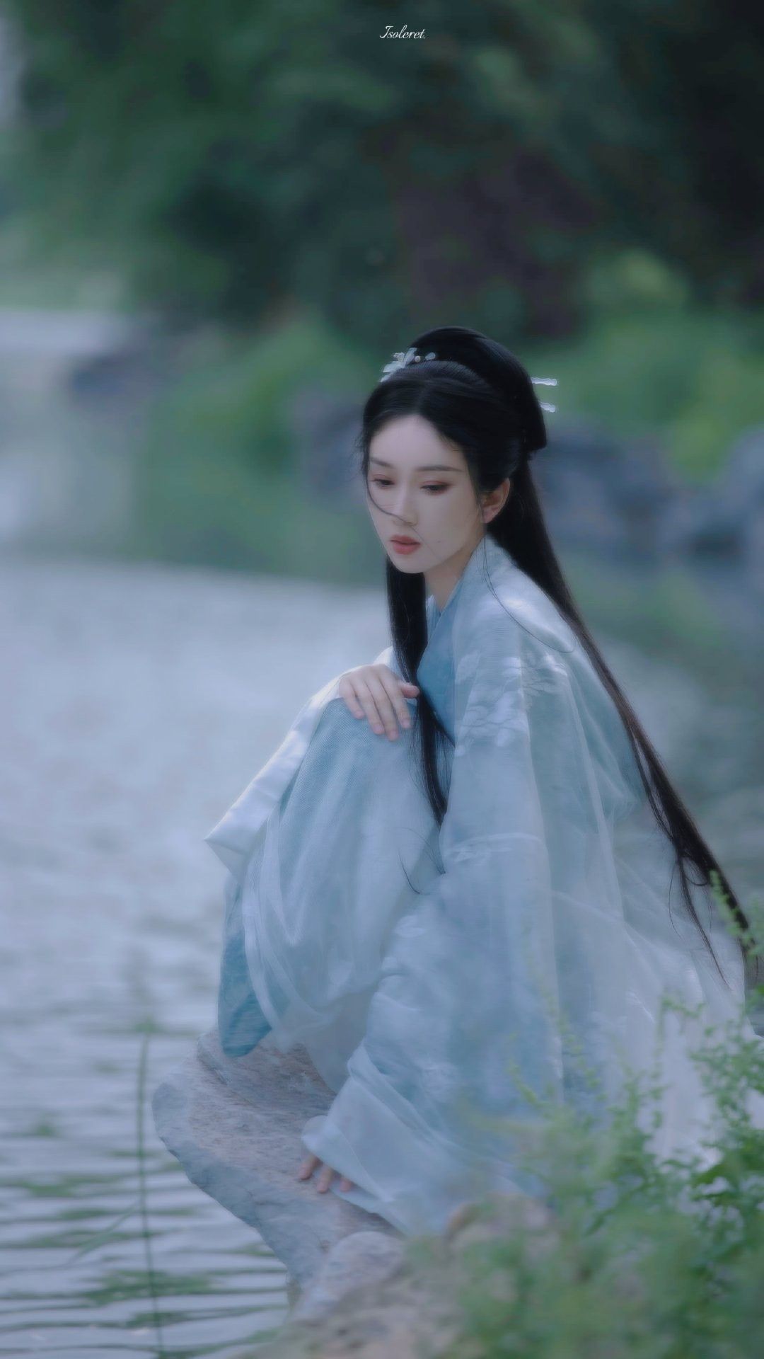 The Splendor of Ming-Style Hanfu:The Rise of the Standing Collar and Long Jacket