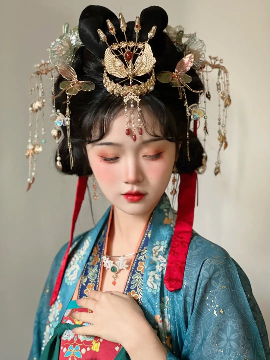Womens Cardigan Sweater and Cheongsam:A Blend of Fashion and Tradition Womens Cardigan Sweater and Cheongsam:A Blend of Fashion and Tradition