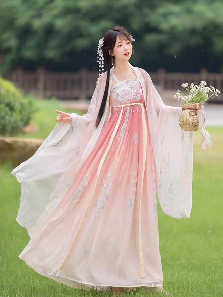 The Art of Pairing Cheongsam with Underlayer:The Story of Qipaos Inner Dress