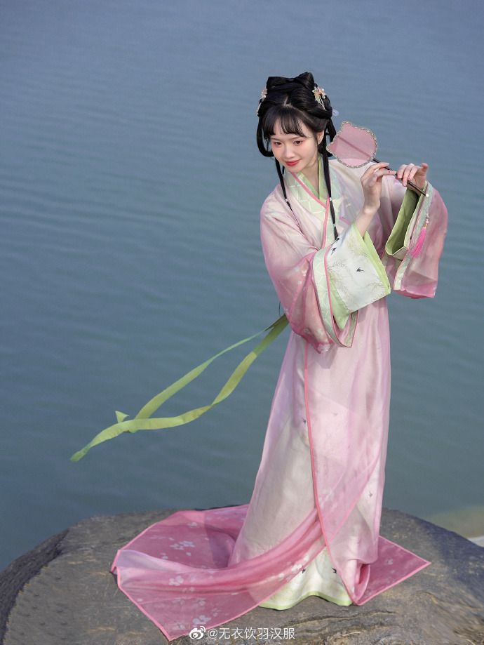 Red Hanfu for New Years Greetings:A Traditional Celebration of Colors Red Hanfu for New Years Greetings:A Traditional Celebration of Colors