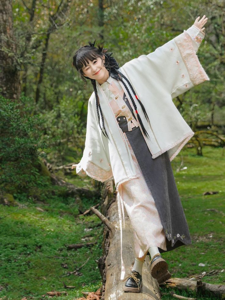 Restoring the Splendor of Hanfu for a Girl Child:A Journey Through Time Restoring the Splendor of Hanfu for a Girl Child:A Journey Through Time