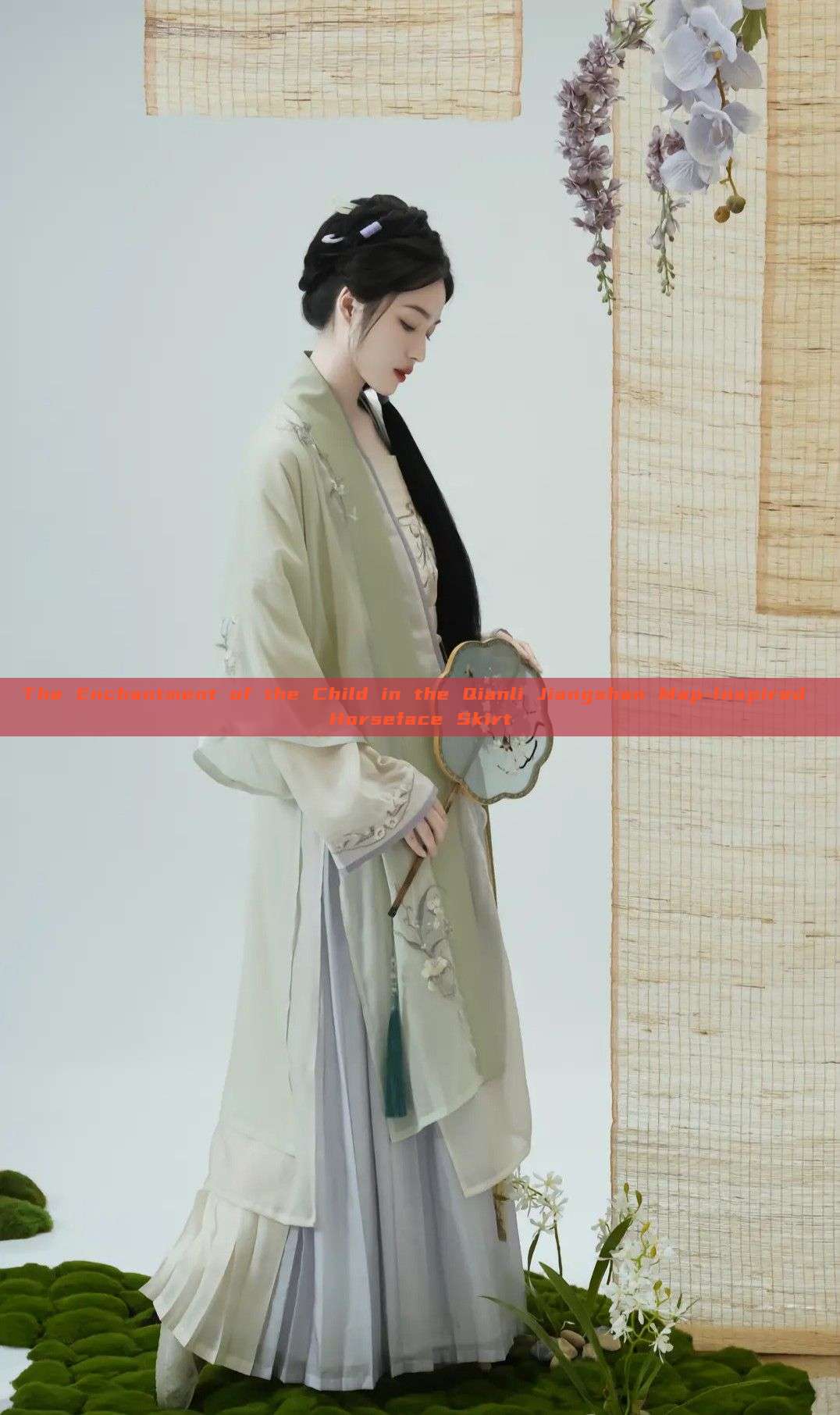 The Enchantment of the Child in the Qianli Jiangshan Map-Inspired Horseface Skirt The Enchantment of the Child in the Qianli Jiangshan Map-Inspired Horseface Skirt