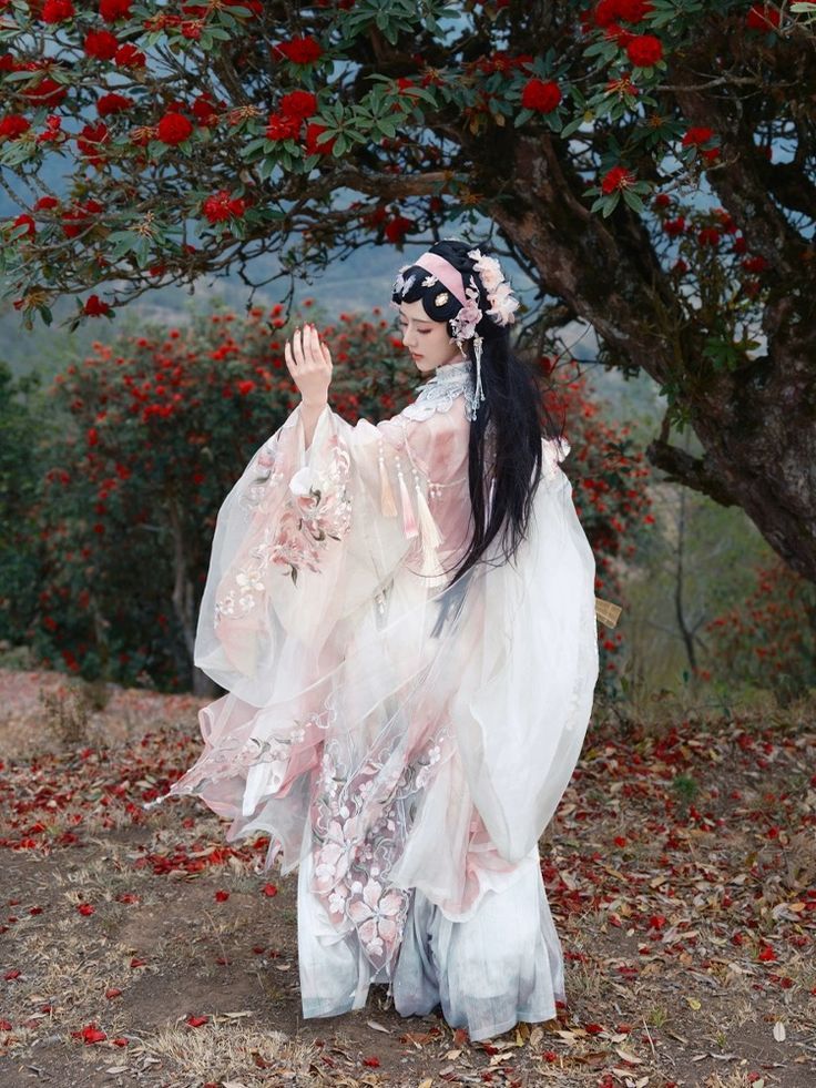 Embracing the Sway of Cheongsam:Styling a Pear-Shaped Body in Qipao Embracing the Sway of Cheongsam:Styling a Pear-Shaped Body in Qipao