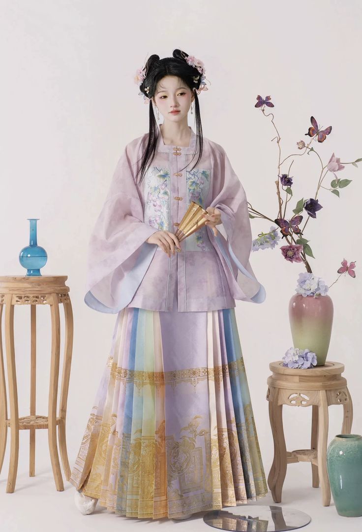 Phoenix-Inspired Traditional Chinese Wedding Ceremony:The Splendor of Hanfu Fashion