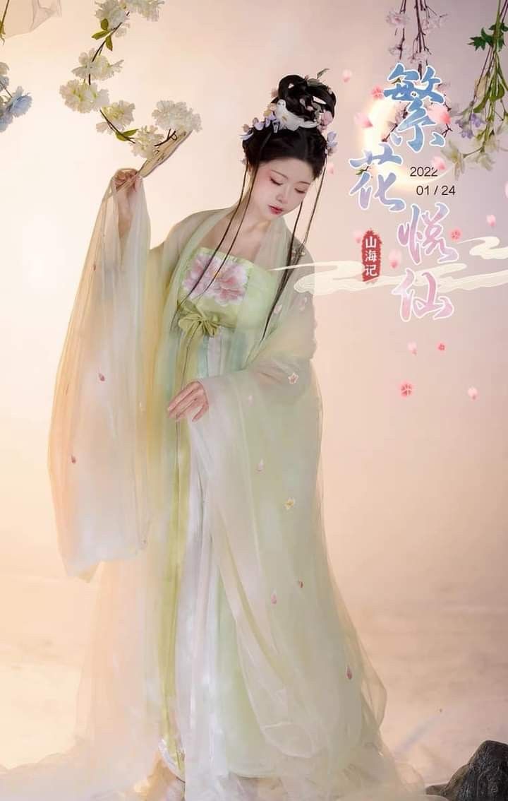 Yao Yao:The Journey of a Girl Child in Traditional Hanfu Fashion Yao Yao:The Journey of a Girl Child in Traditional Hanfu Fashion