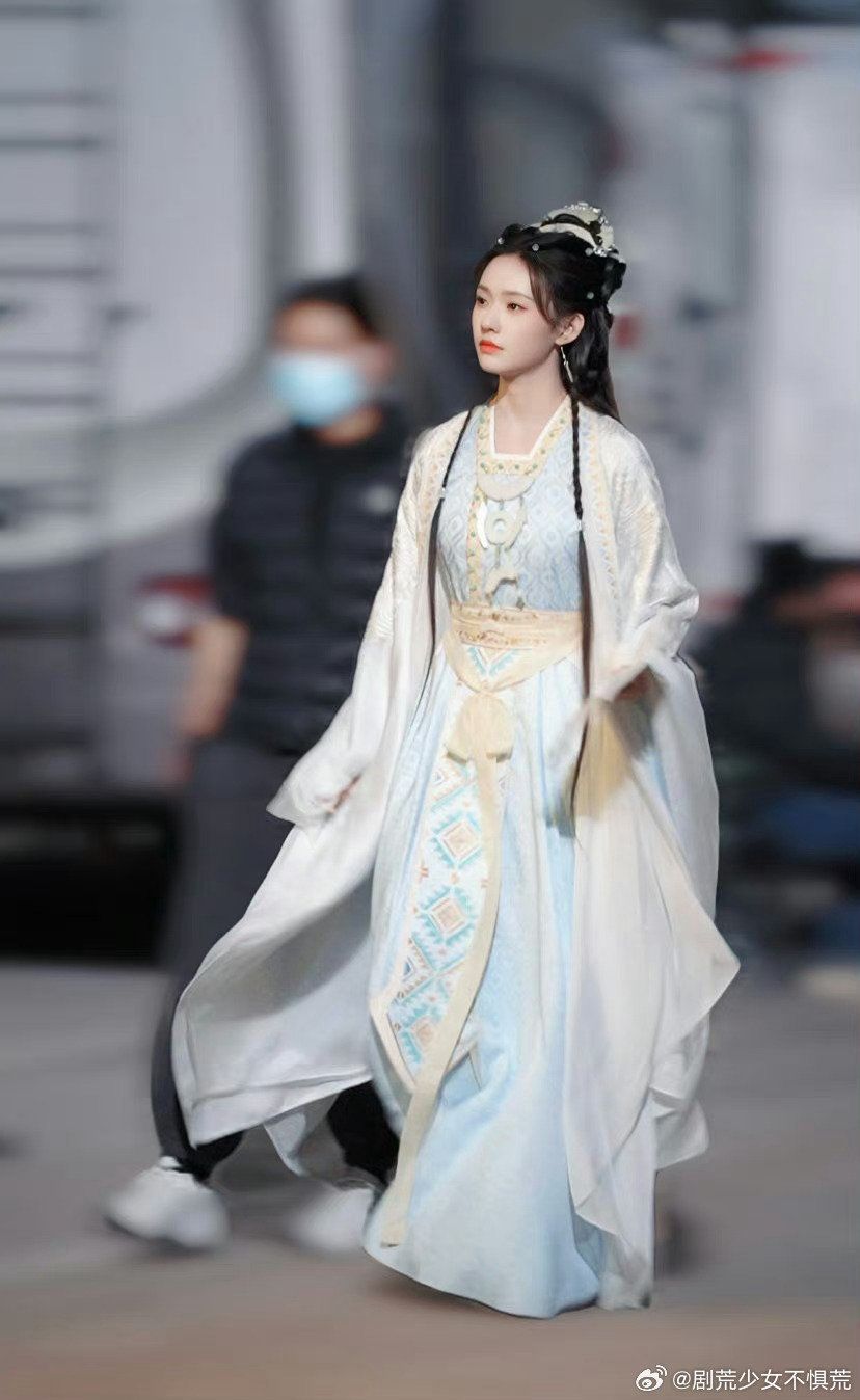 The Role of Elevated Inner Shoes in Perfecting Traditional Chinese Hanfu Fashion The Role of Elevated Inner Shoes in Perfecting Traditional Chinese Hanfu Fashion