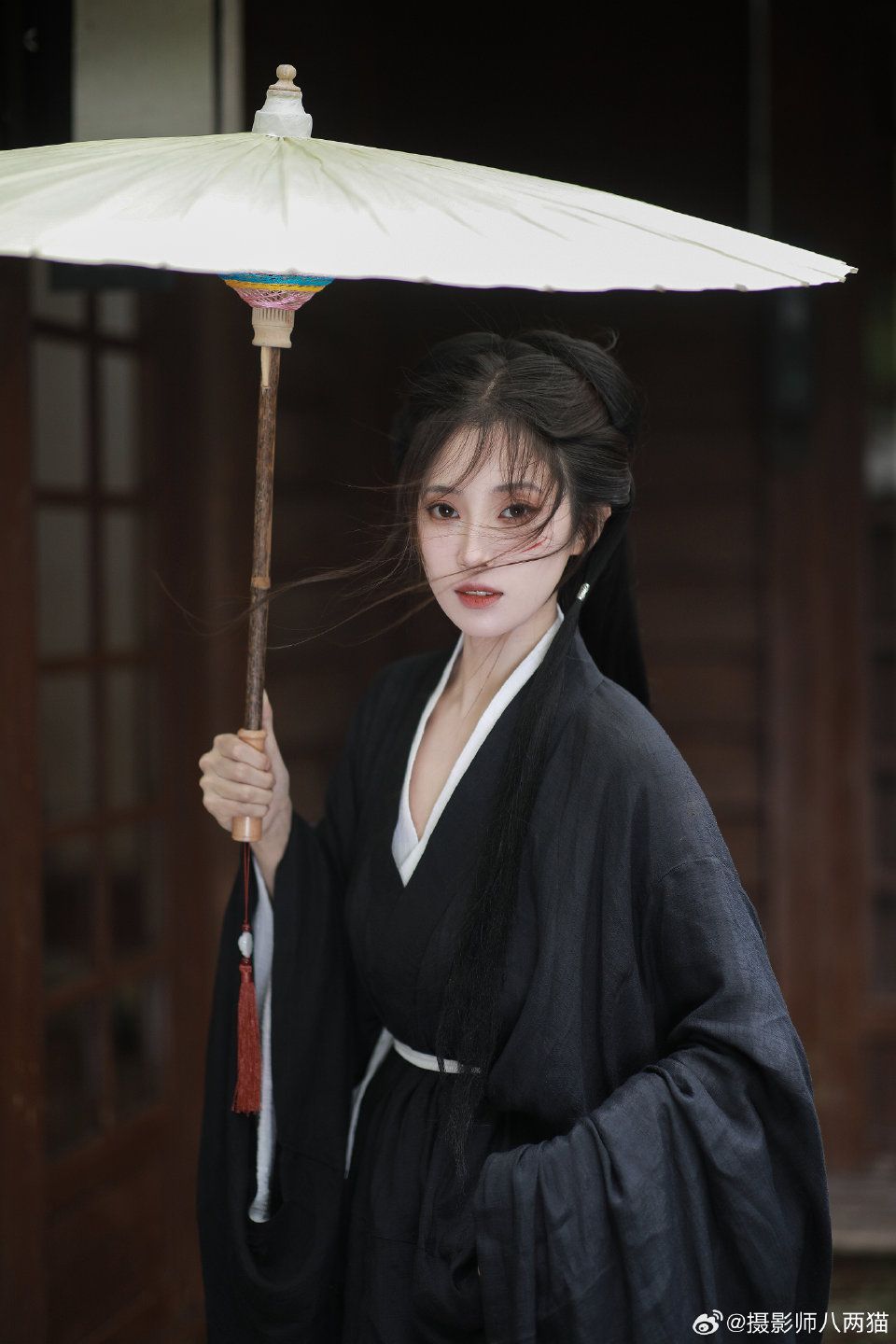 Summer Chic in Traditional Chinese Cheongsam:The Evolution of a Timeless Style