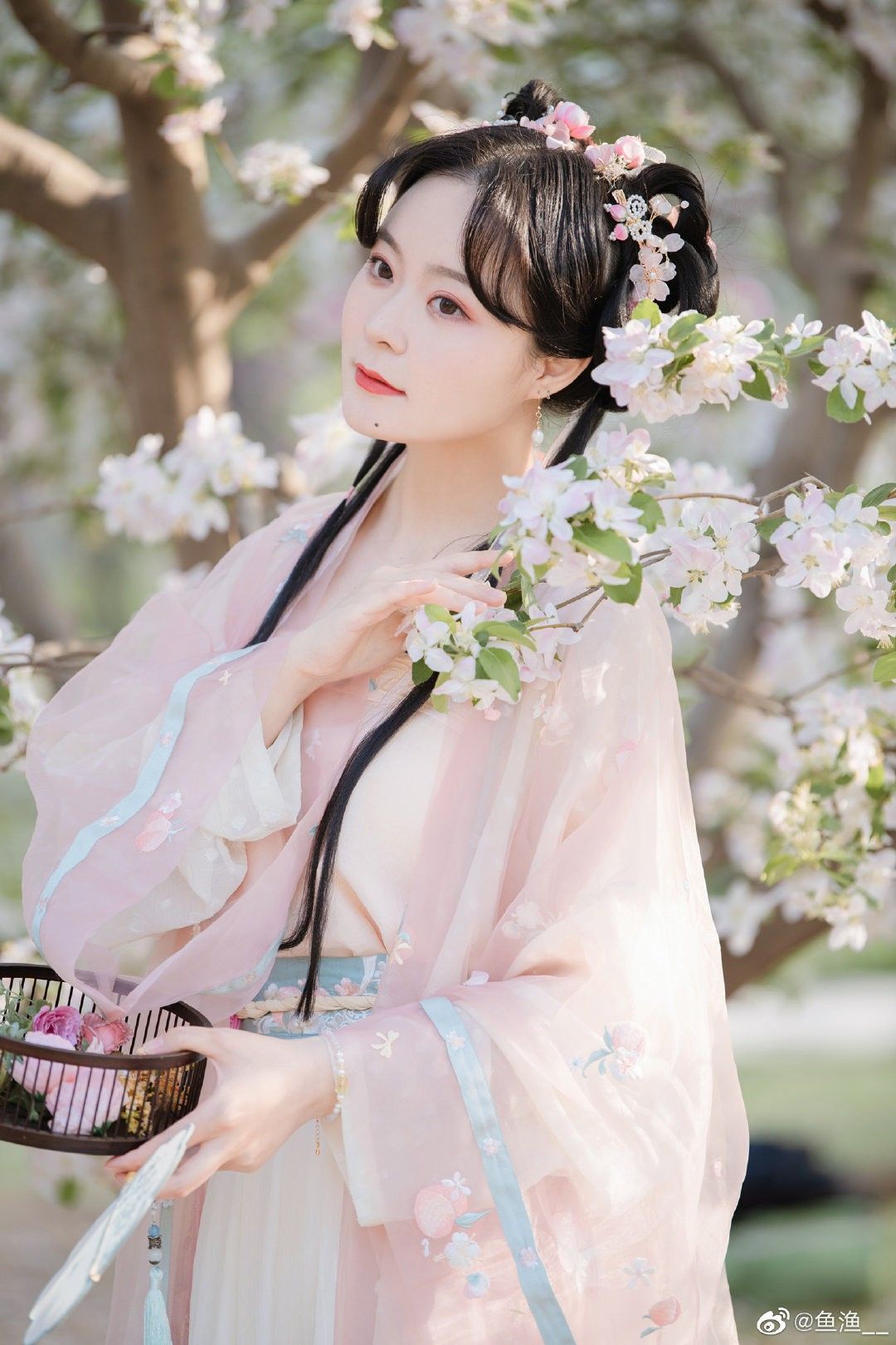 The Enigma of Ahbon Cheongsam:A Glimpse into Traditional Chinese Elegance The Enigma of Ahbon Cheongsam:A Glimpse into Traditional Chinese Elegance