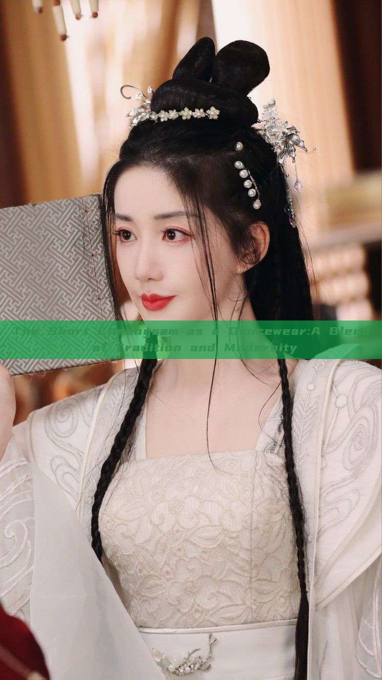 The Short Cheongsam as a Dancewear:A Blend of Tradition and Modernity