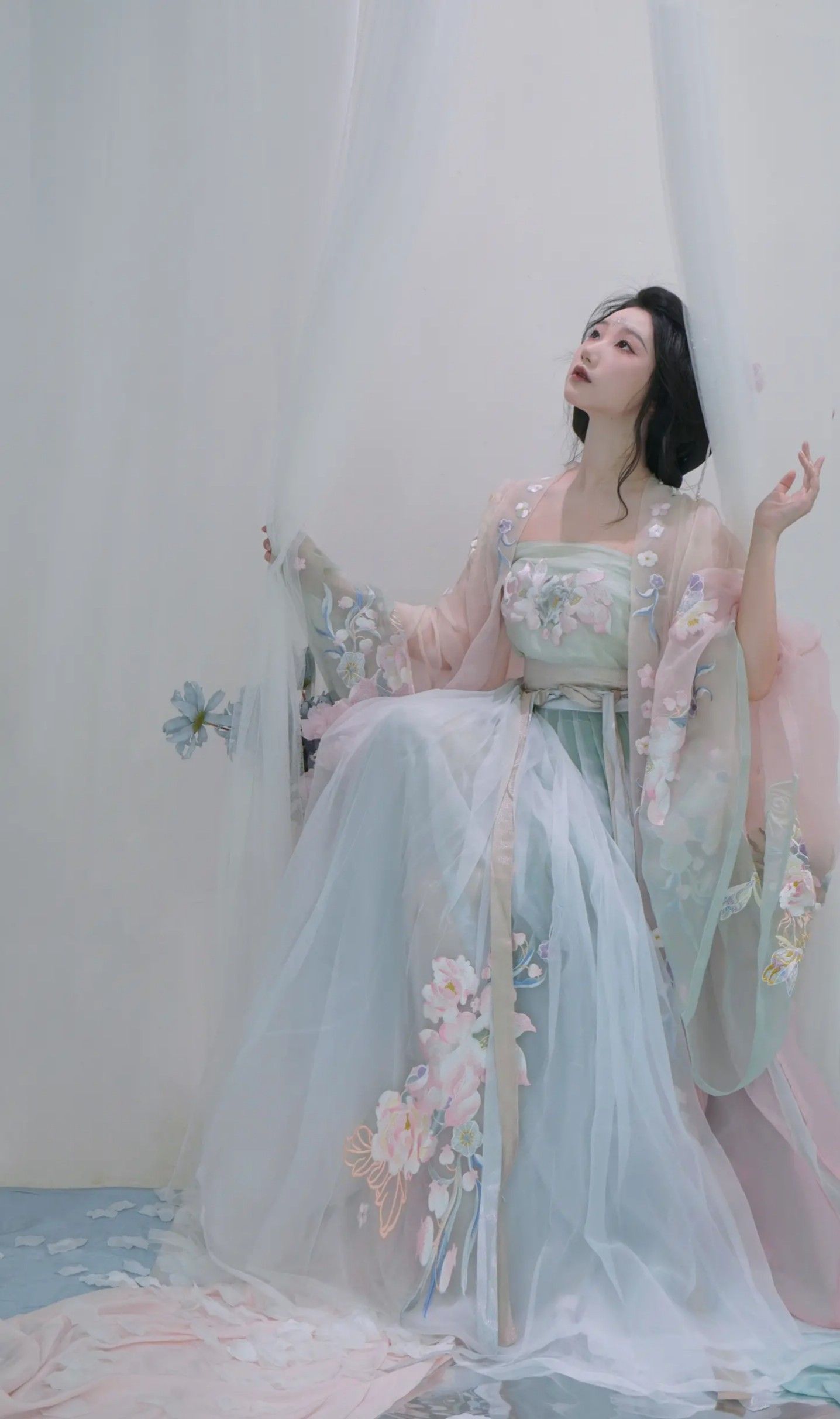 The Chic Evolution of Qipao:The Modern Allure of Traditional Chinese Elegance