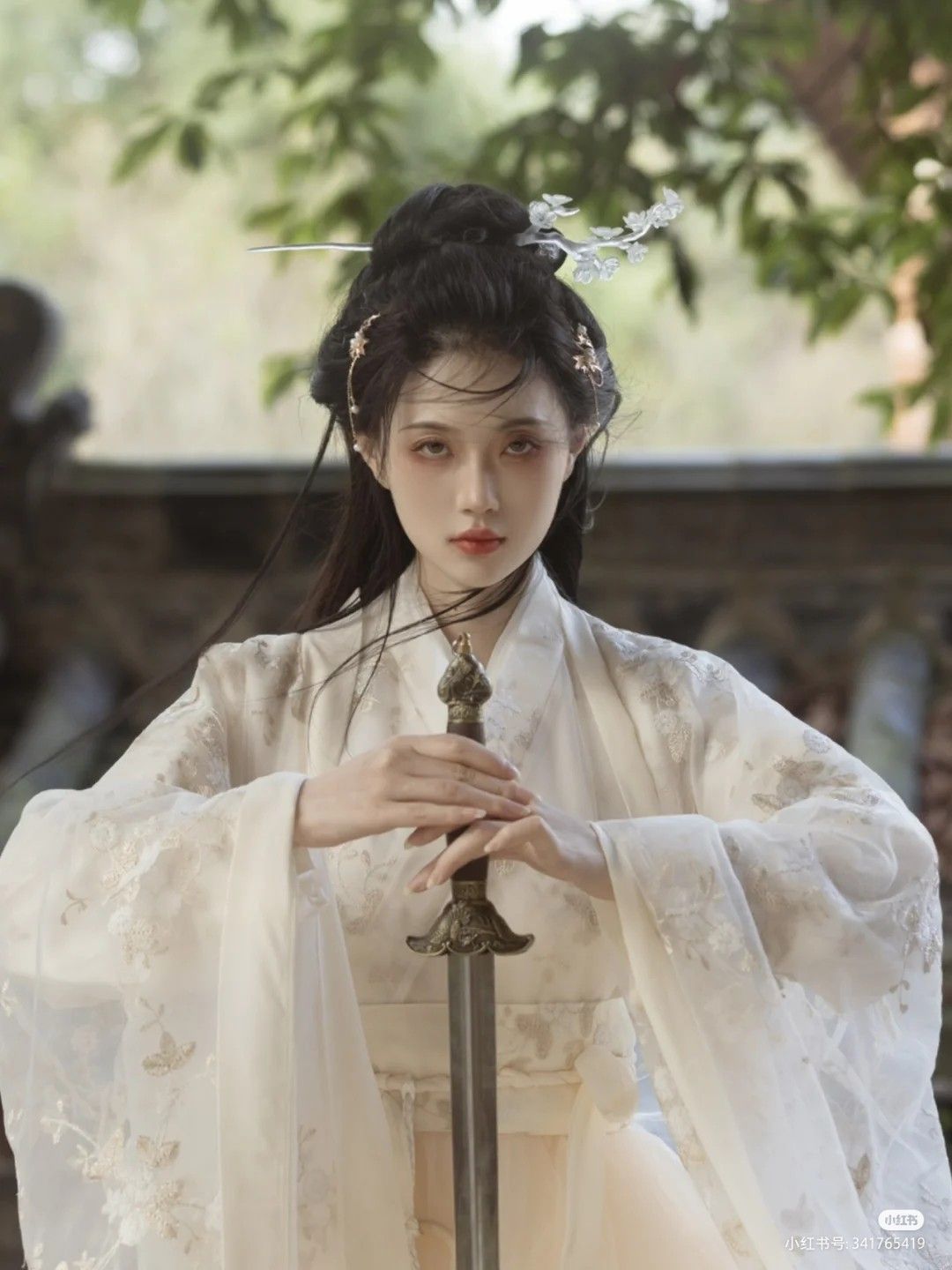 The Enchanting Beauty of Yaos Hanfu Style in the Role of Angelic Anqila