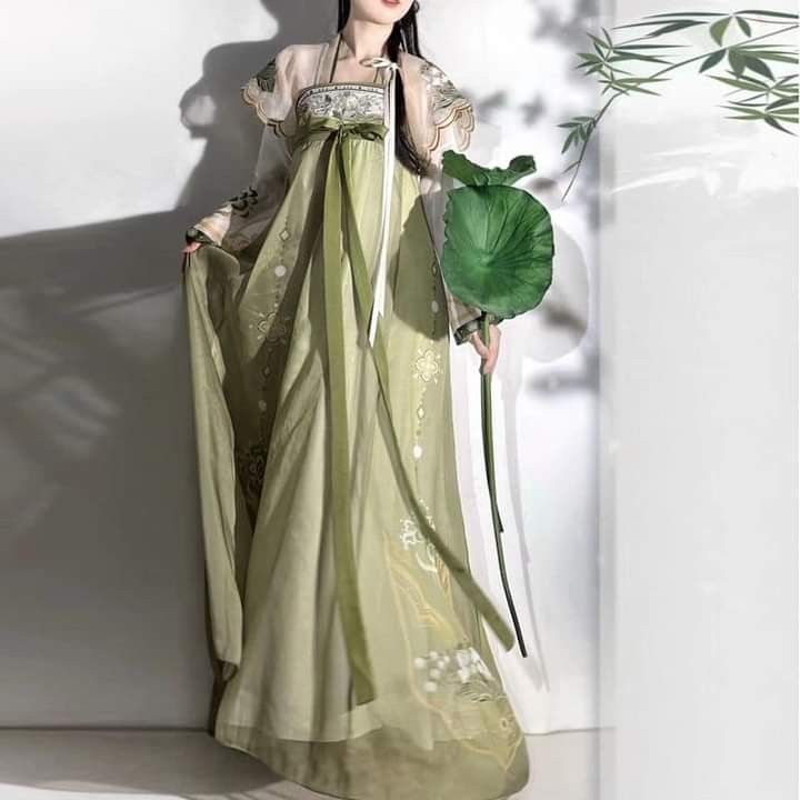 Dunedun Style Hanfu:The Splendor of Yino Flower in Traditional Elegance Dunedun Style Hanfu:The Splendor of Yino Flower in Traditional Elegance