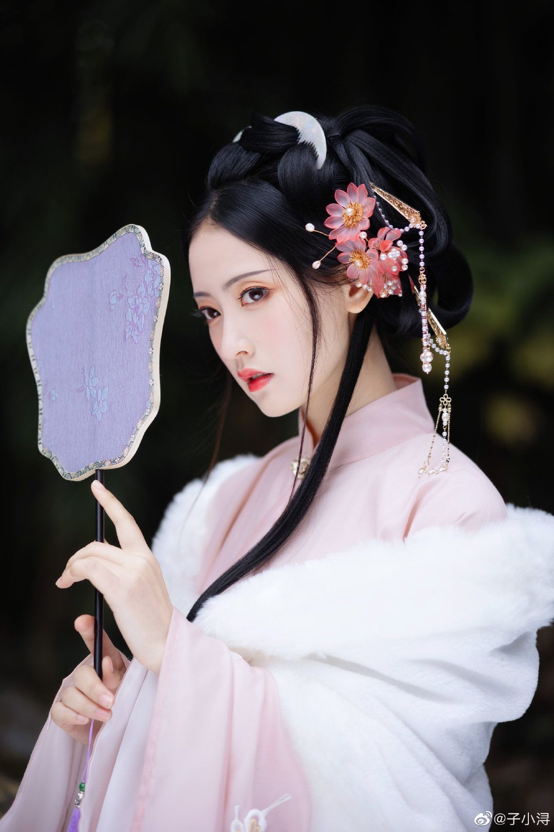 Elegant Blue Hanfu for Women:A Glimpse into the Traditional Chinese Beauty Elegant Blue Hanfu for Women:A Glimpse into the Traditional Chinese Beauty