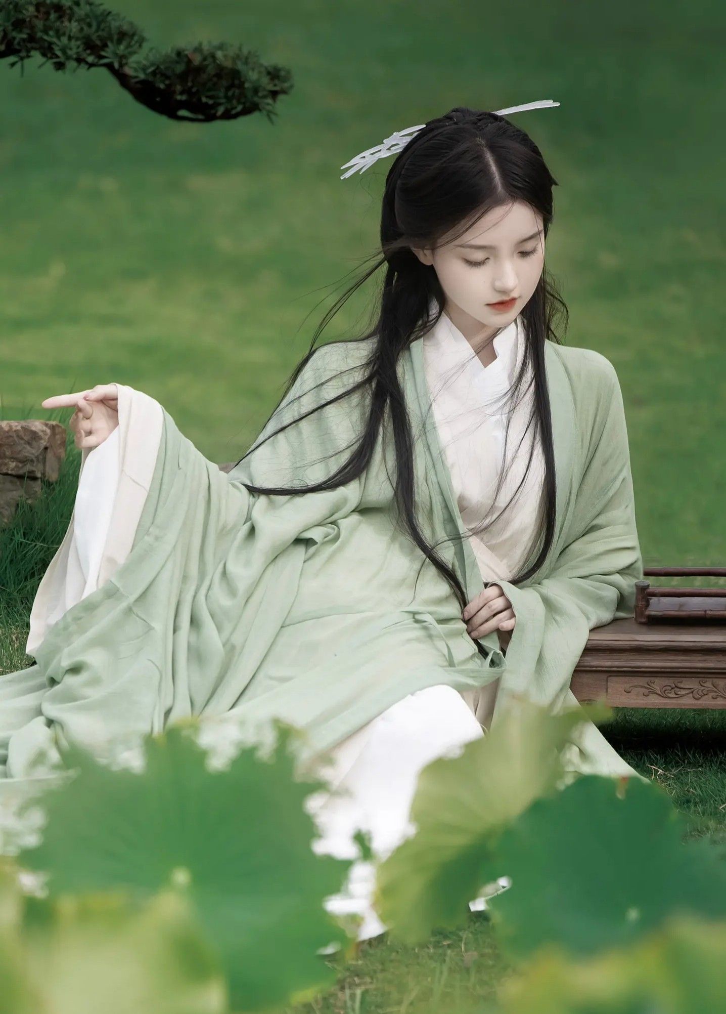 The Veiled Face and Ears:Exploring the Cultural Significance of Hanfu Robes in Modern Times The Veiled Face and Ears:Exploring the Cultural Significance of Hanfu Robes in Modern Times