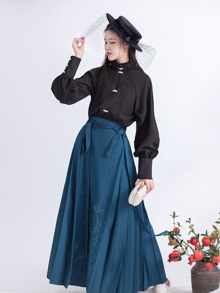 The White Ming-Style Hanfu Horseface Skirt:A Symbol of Traditional Elegance The White Ming-Style Hanfu Horseface Skirt:A Symbol of Traditional Elegance