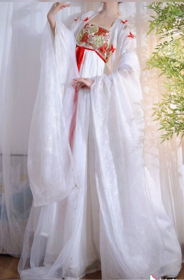 The Elegance of Hanfu:Womens Qiyao Ruqun with Crossed Collars