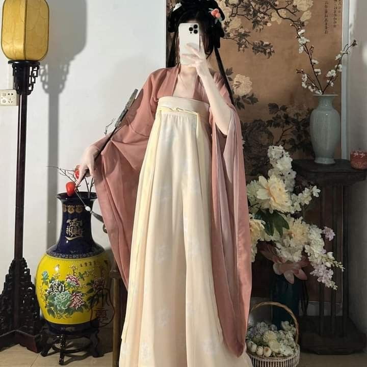 Embracing the Elegance of Cheongsam Accessories:Headwear and Other Trimmings