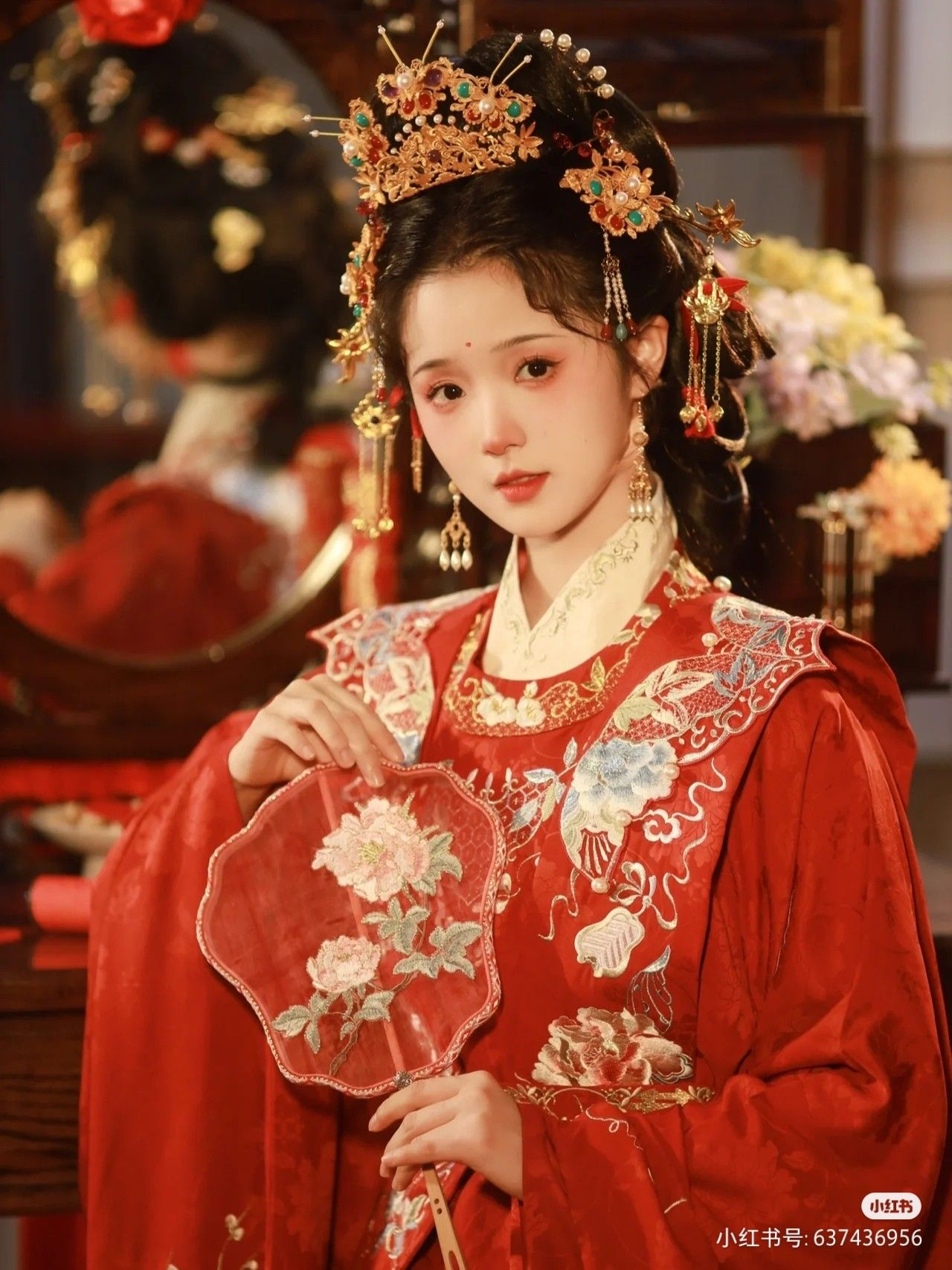 Vintage Lace Cheongsam:A Blend of Tradition and Elegance Vintage Lace Cheongsam:A Blend of Tradition and Elegance