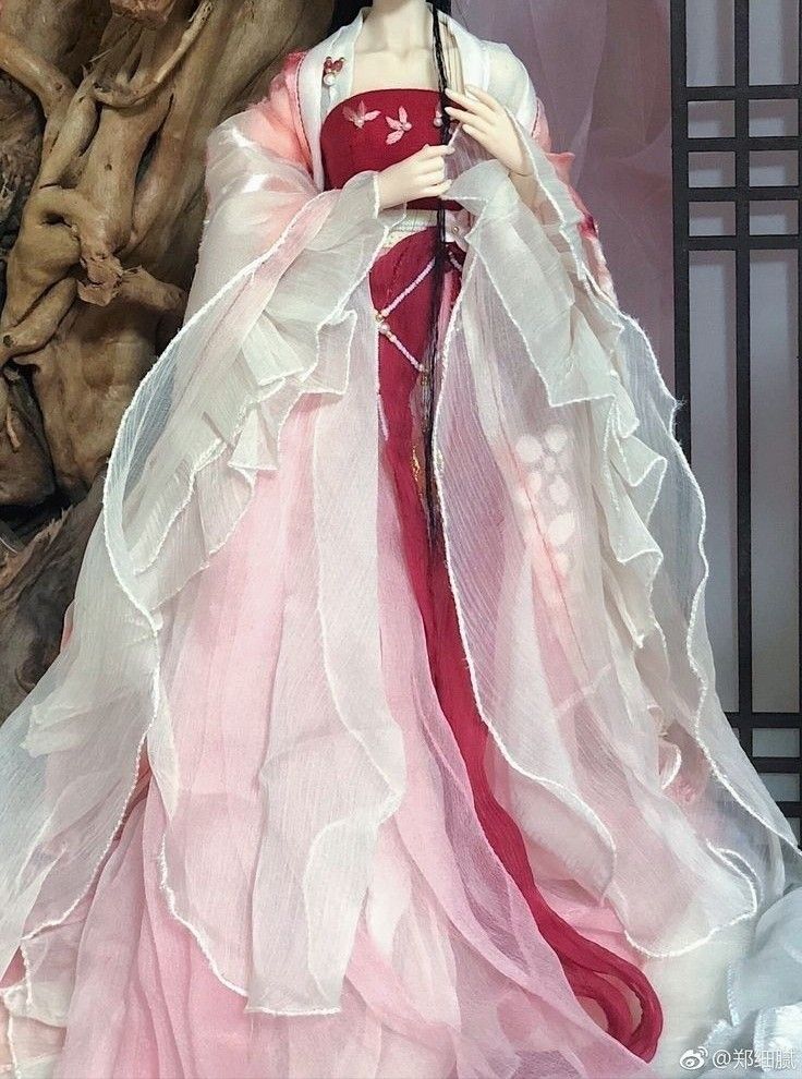 Tall and Curvier in Qipao:Embracing the Beauty of a Unique Fashion Statement Tall and Curvier in Qipao:Embracing the Beauty of a Unique Fashion Statement